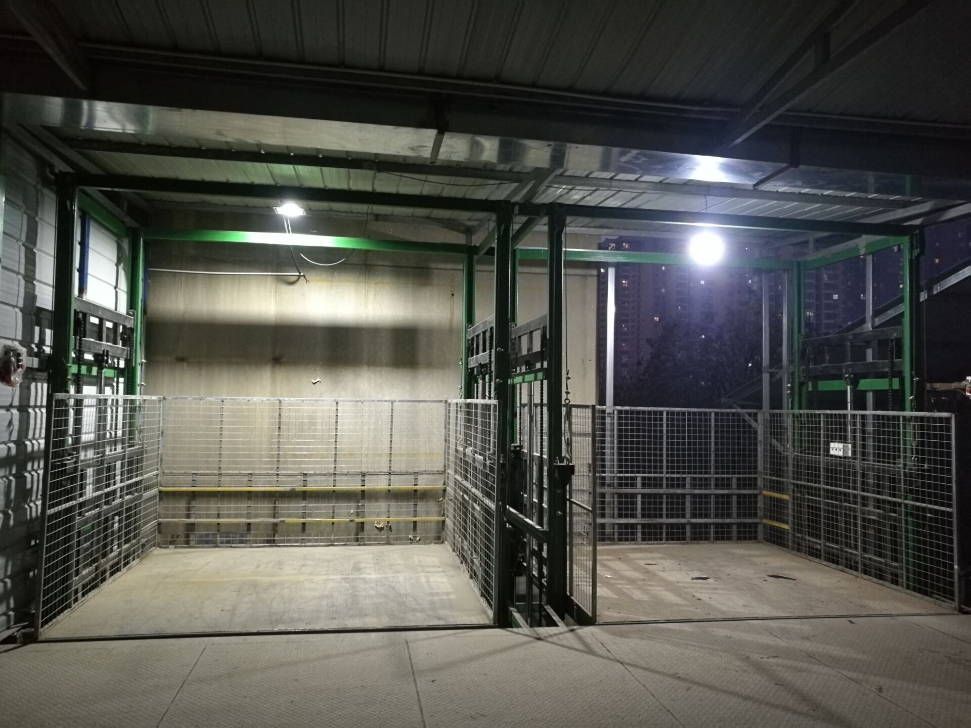 1480686624363819.jpg 導軌(guǐ)式升降機