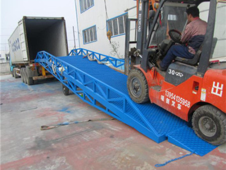 陝西卸貨平(ping)台廠家-渭南裝(zhuang)卸貨平台-渭南(nan)裝卸貨平台廠(chang)家