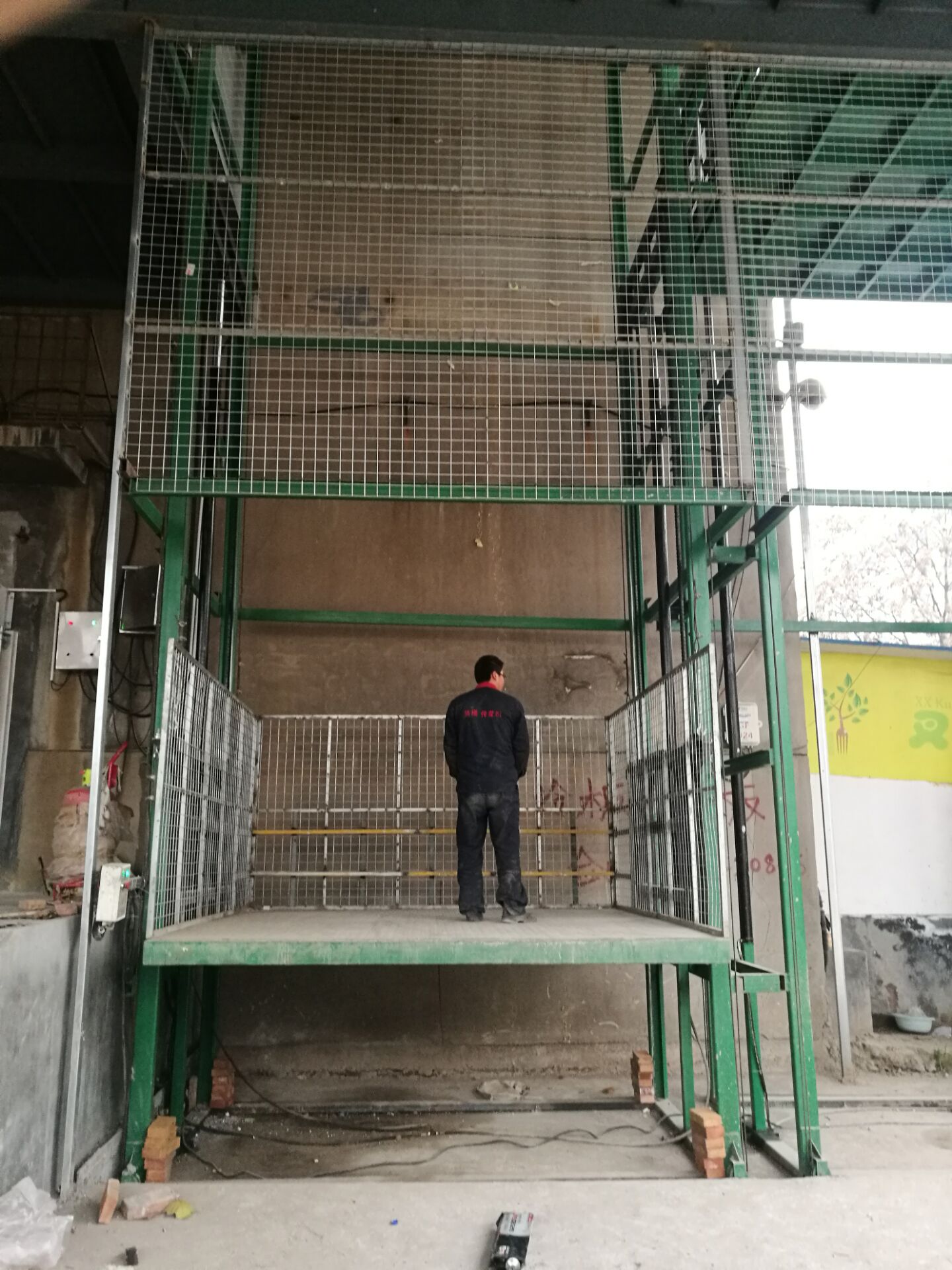 1480686741622499.jpg 液壓貨(huo)梯