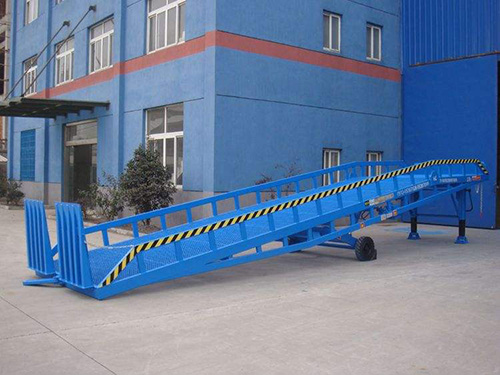 1596696069987328.jpg 登車(chē)橋