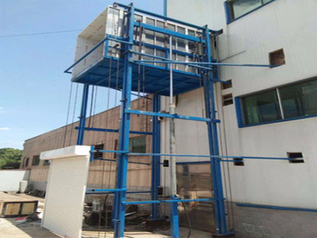 導軌(gui)式升降(jiang)機