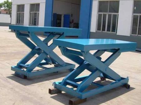剪(jian)式升降平(píng)台